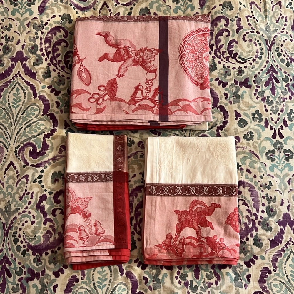 VTG Le Jacquard Francais Primrose Bordier Angels Table Cherry Table Linens Set